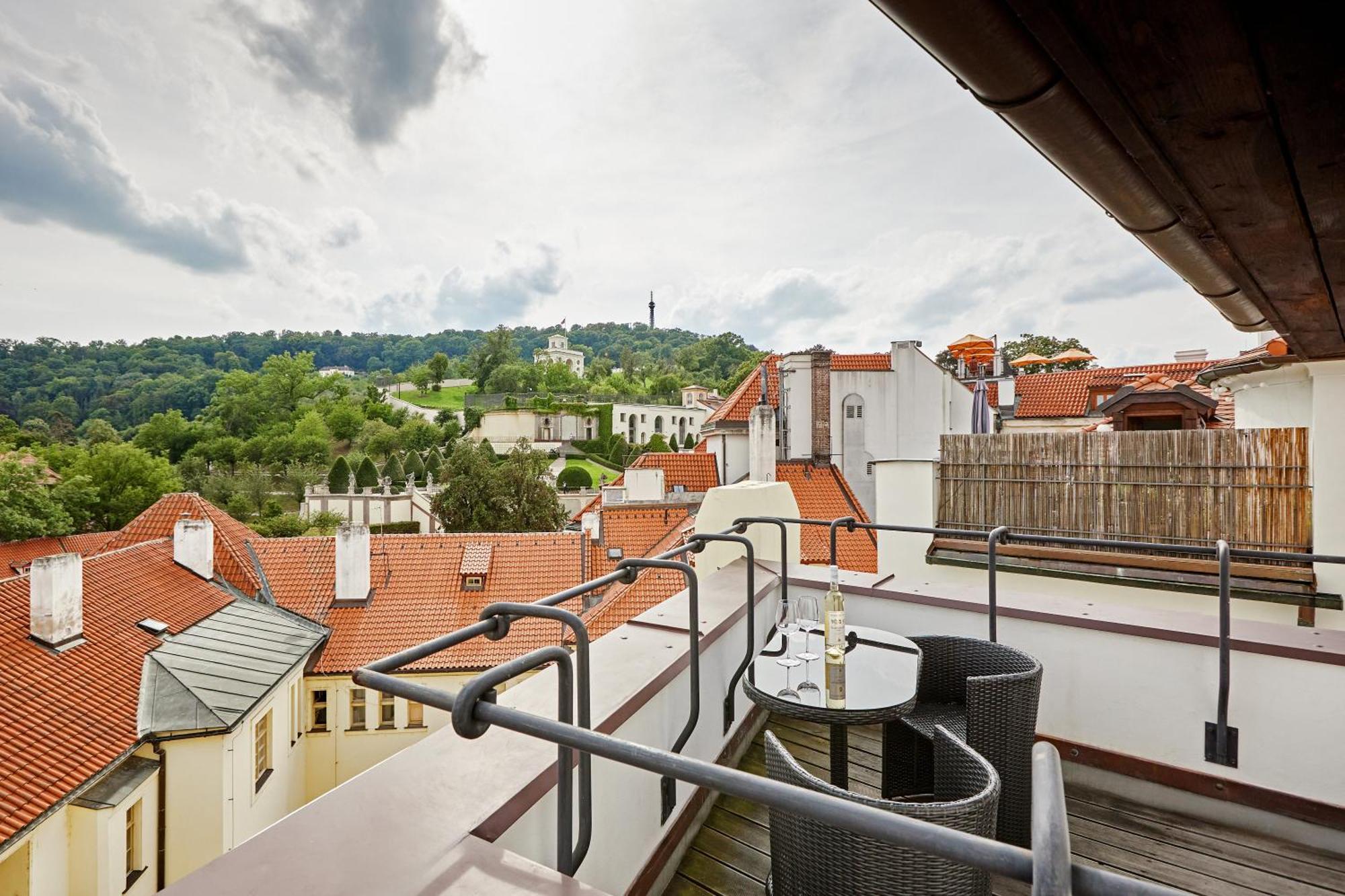 At The Blue Lion & Parking Assistance Apartamento Praga Exterior foto